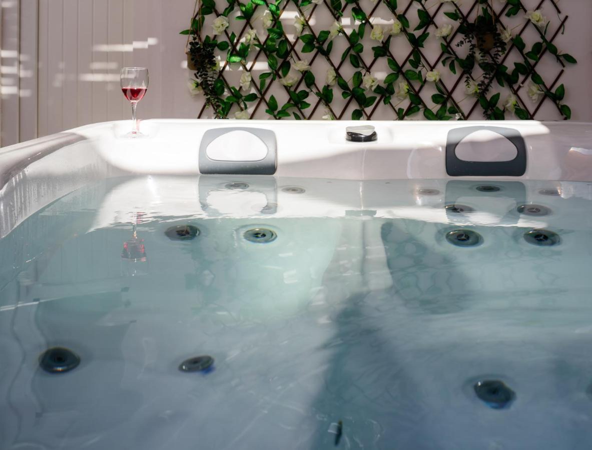 Апартаменты Heart Of Oia - Private House With Jacuzzi Экстерьер фото