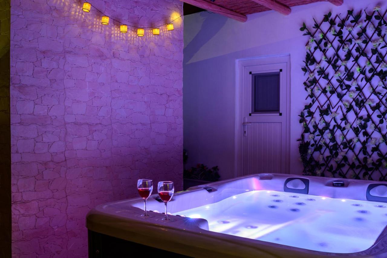 Апартаменты Heart Of Oia - Private House With Jacuzzi Экстерьер фото