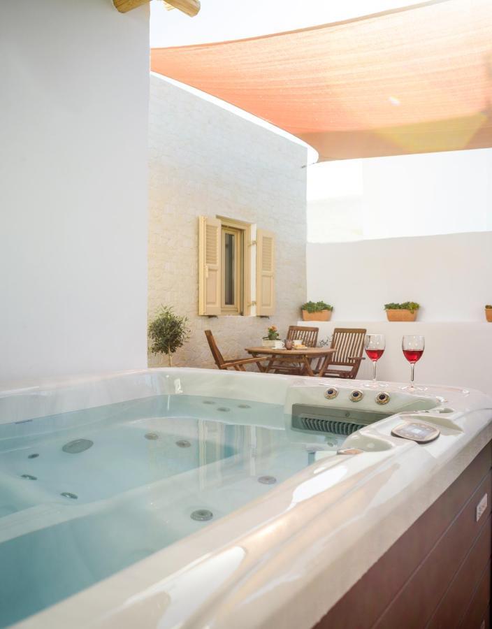 Апартаменты Heart Of Oia - Private House With Jacuzzi Экстерьер фото